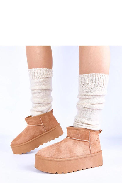 Black women's fur-lined snow boots Mouna by Gemre, perfect for combining modern design with winter warmth and protection.