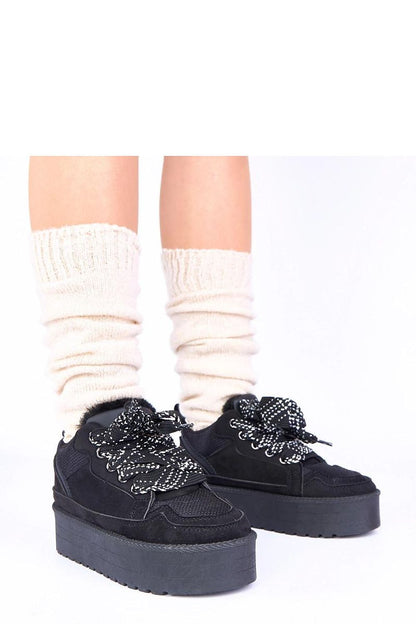 Stylish Gemre Sesuna black platform sneakers with decorative laces, showcasing luxury urban comfort and elegant design by Solea, perfect for women who seek fashionable and versatile footwear.