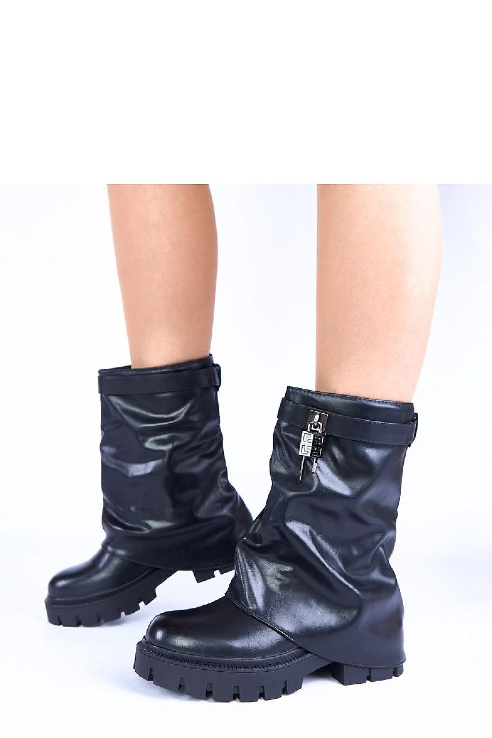 Elegant Gemre Kisanet black platform ankle boots for women showcasing a folded upper design, perfect for stylish comfort.