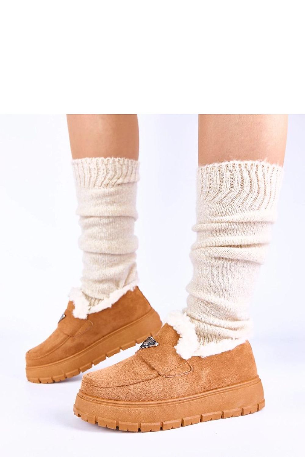 Close-up of the luxurious fur lining in Solea dark beige women's moccasins, highlighting the soft texture and warmth ideal for colder seasons.