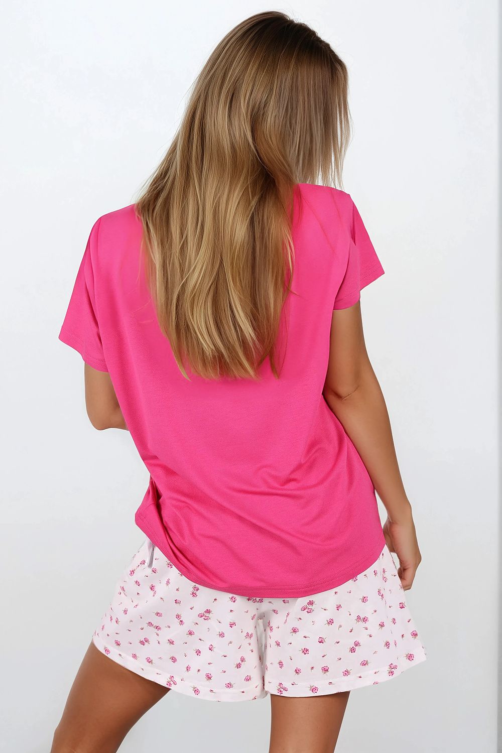 Close-up of the delicate fabric of the luxury women's pajama set by Momenti Per Me, showcasing the quality and softness ideal for comfort during sleep.