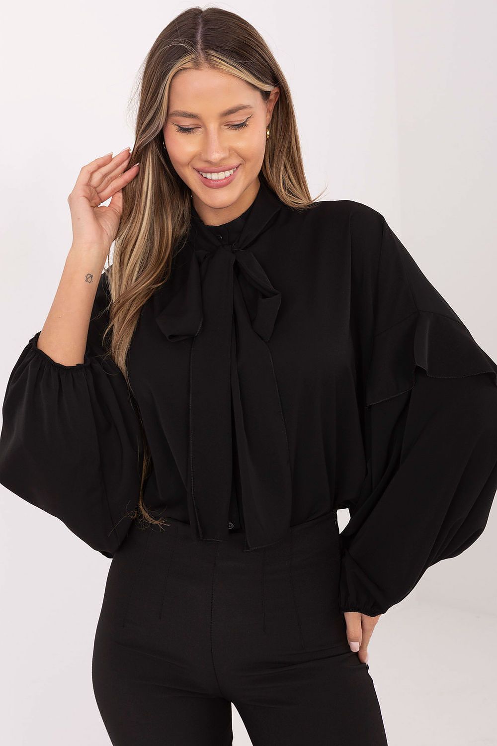 Full outfit styled with the collarless women's shirt by Factory Price, paired with tailored trousers, exemplifying sophistication and chic style for various occasions.