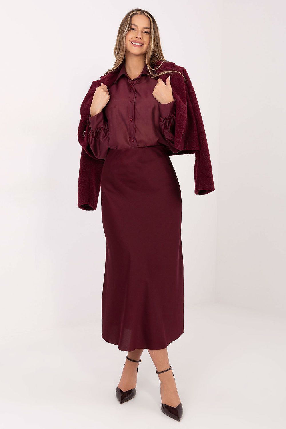 Timeless women's shirt from Factory Price, featuring puff sleeves and a smooth, lightweight fabric, perfect for elegant office wear or sophisticated outings.