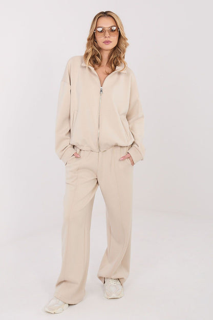 Comfortable and fashionable sweatpants by Factory Price, with a tie waist detail and spacious side pockets, ideal for everyday outfits.