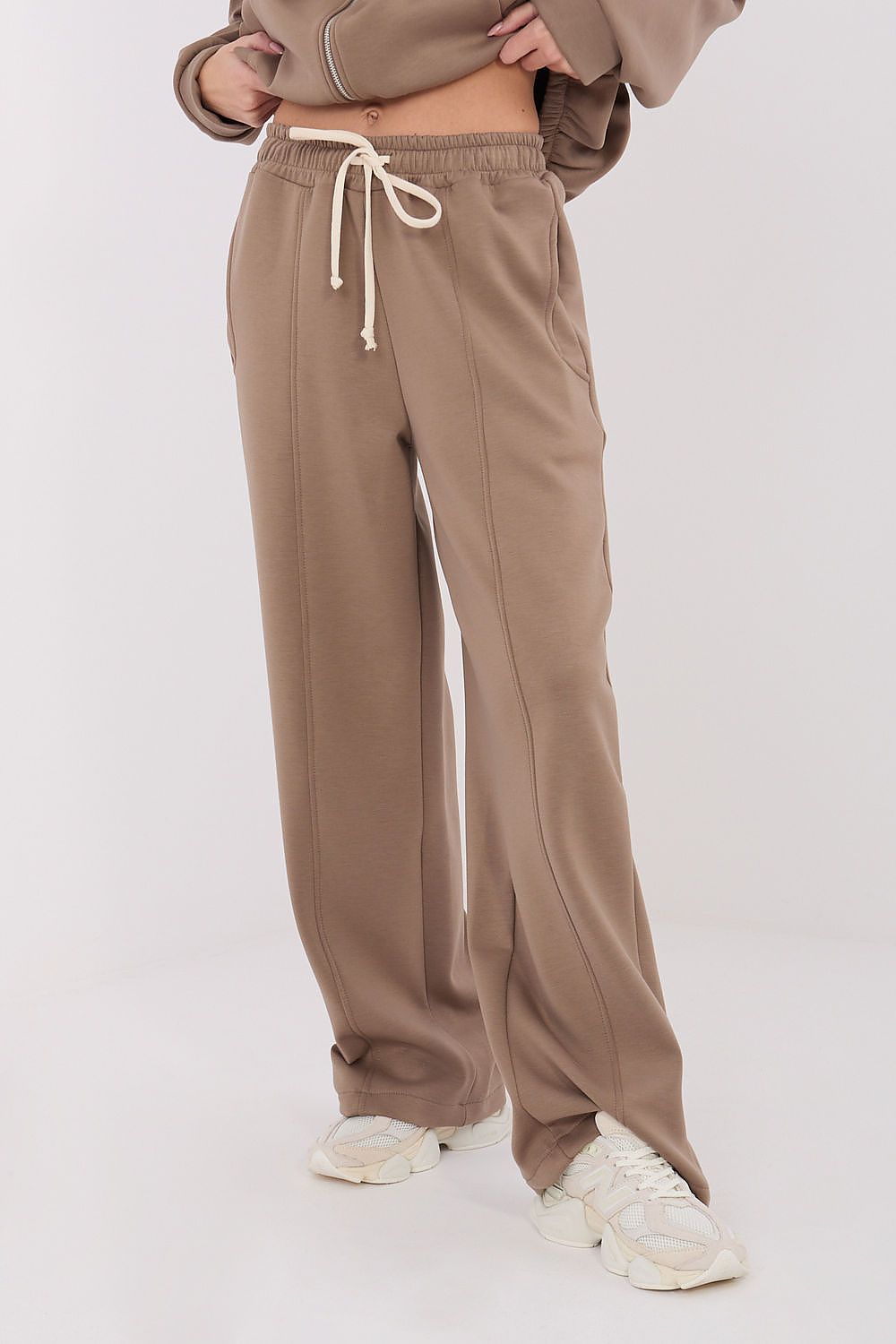 Luxurious high-waisted wide leg sweatpants from Factory Price, featuring elegant side pockets and a modern silhouette, ideal for casual comfort and stylish outfits.