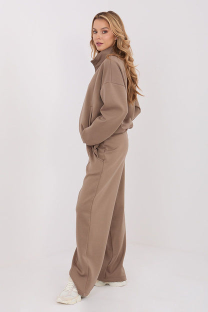Factory Price high-waisted sweatpants with chic wide legs, perfect for everyday wear, showcasing versatility in fashion with pockets and a tailored waist tie.
