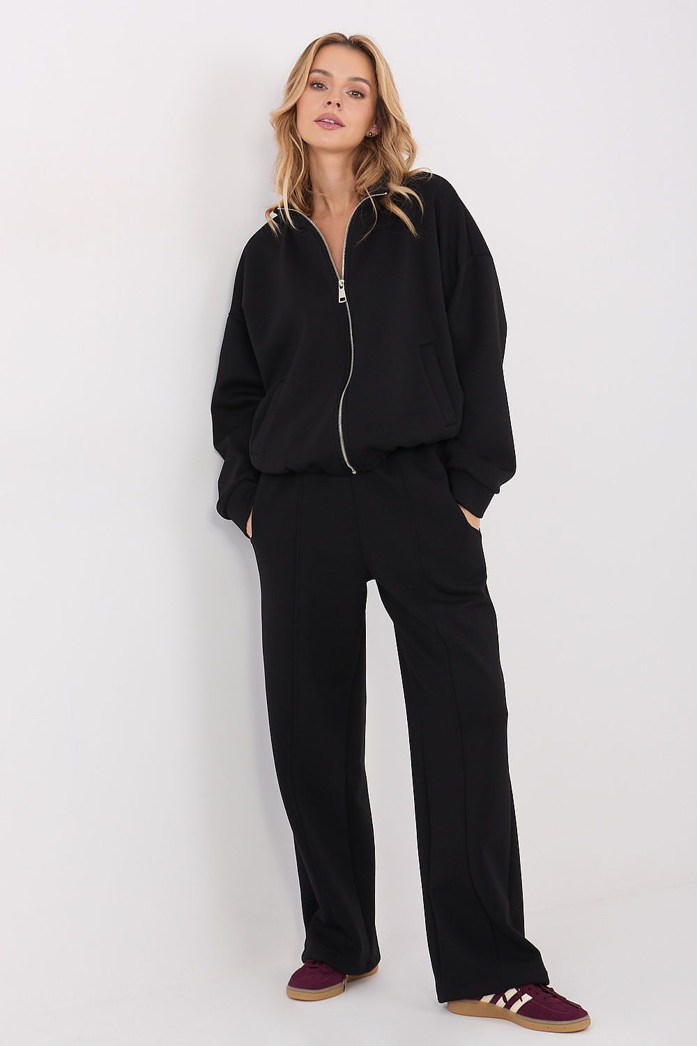 Factory Price luxurious casual sweatpants featuring a high waist and contemporary wide leg design, perfect for effortless everyday sophistication.