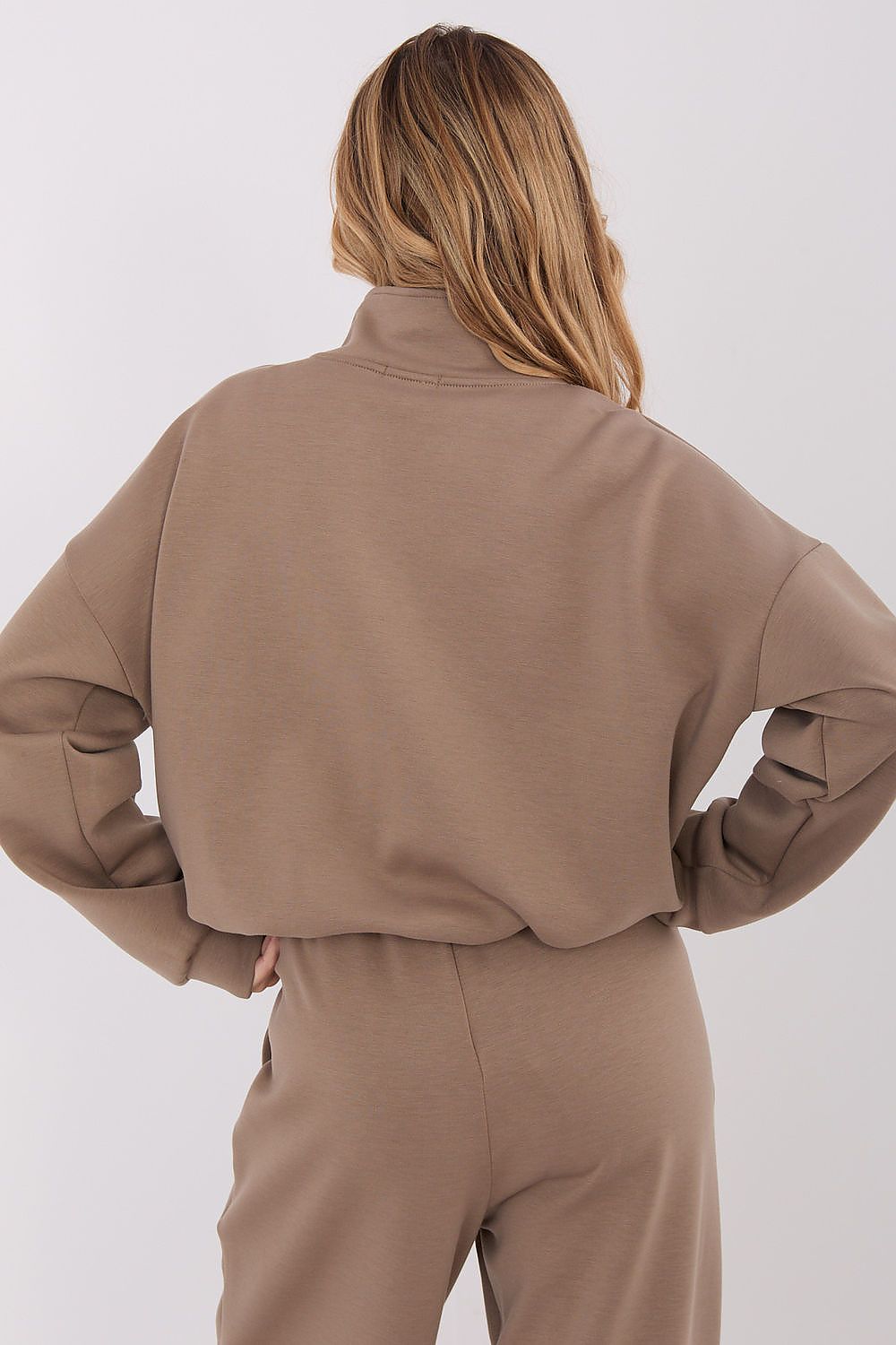 Functional slip pockets featured on Factory Price's luxury women's zippered sweatshirt, perfect for everyday wear.