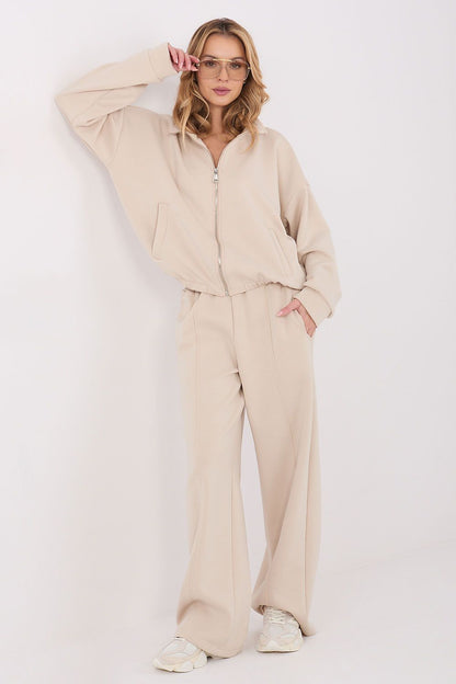 Elegant women's zippered sweatshirt from Factory Price, featuring practical slip pockets and a sporty design, perfect for comfort and luxury combined.