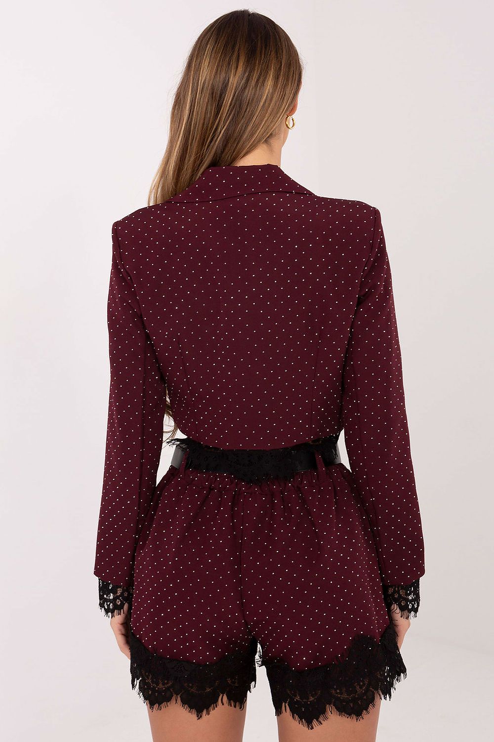 Italy Moda elegant high waist shorts with side pockets and lace accents, designed for comfort and style.