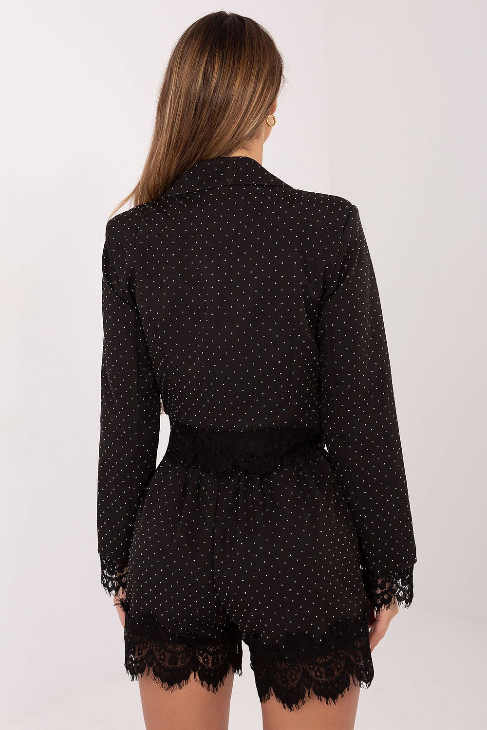 Close-up of the lace detail on Elegant Women's High Waist Shorts by Italy Moda, highlighting its sophisticated and feminine finish for formal occasions.