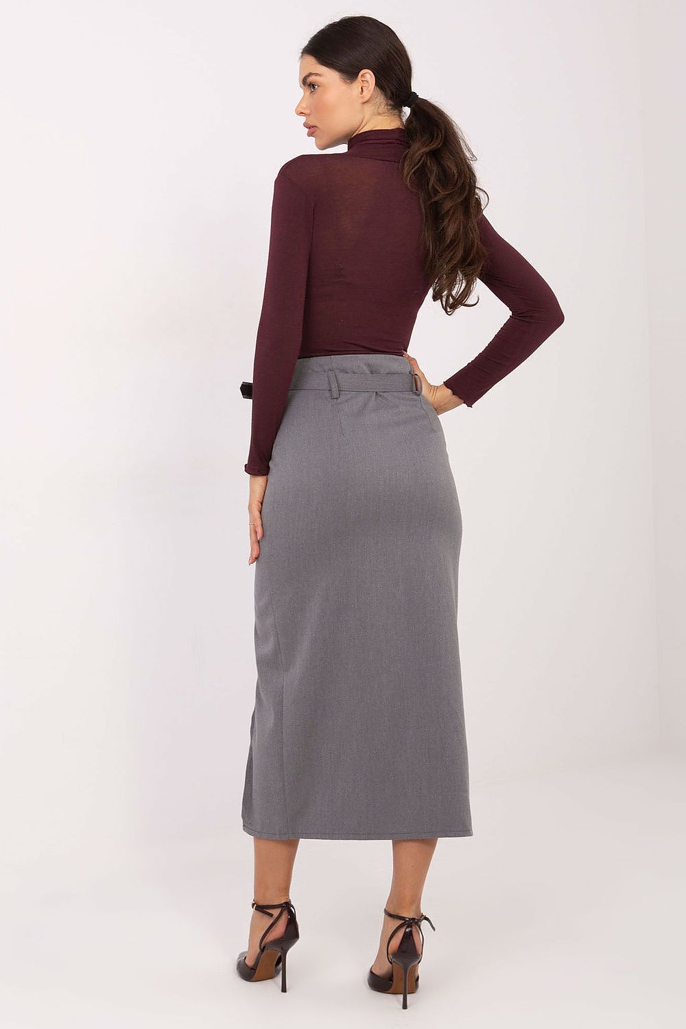 Complete view of the Rue Paris midi skirt styled for formal occasions, emphasizing its timeless elegance with a fitted waist and concealed zipper.