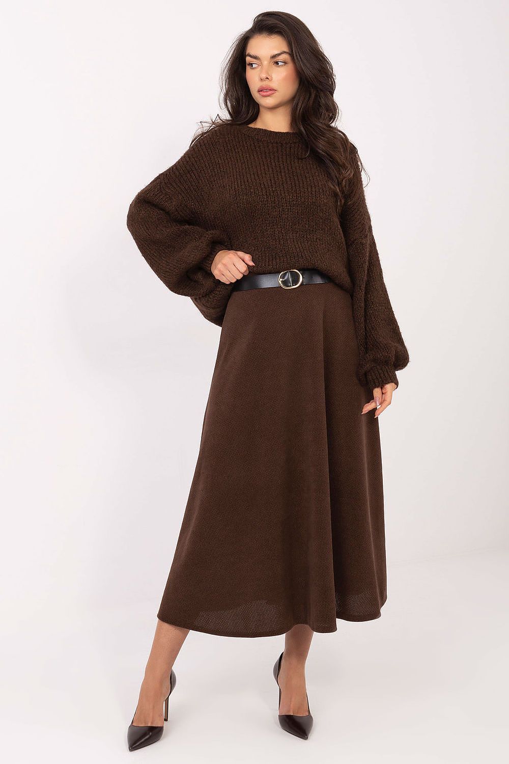 Elegant knitted midi skirt by Rue Paris, featuring a ribbed polyester/elastane blend and stylish belted waist for a sophisticated silhouette.