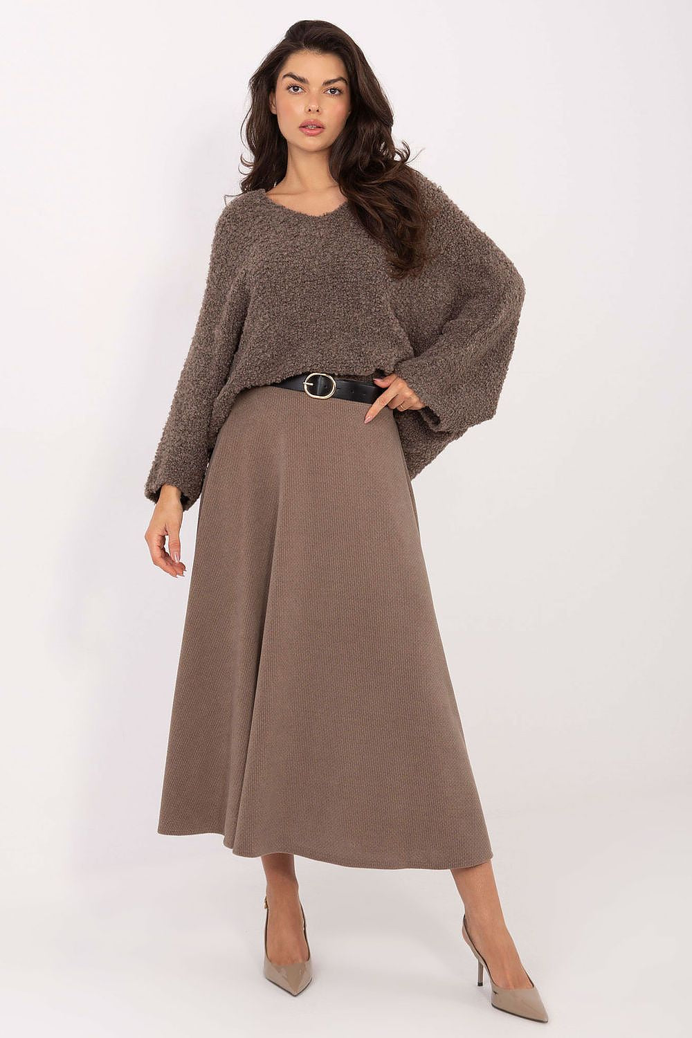 Side view of Rue Paris' elegant midi skirt, highlighting the comfortable elastic waistband and flattering fit that enhances the feminine silhouette.