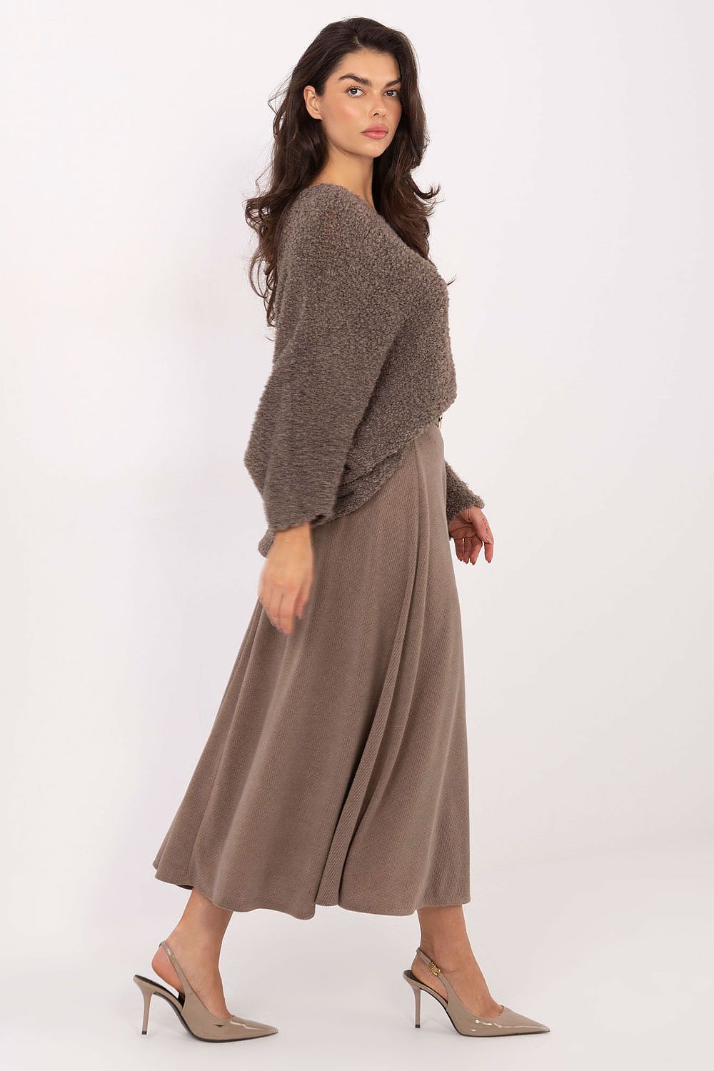 Back view of the Rue Paris knitted midi skirt, emphasizing its classic design and exquisite texture, perfect for a refined wardrobe.