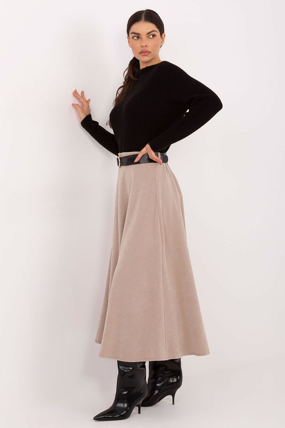 Stylish long view of Rue Paris elegant midi skirt, tailored for a flattering fit, perfect for both office and formal occasions.