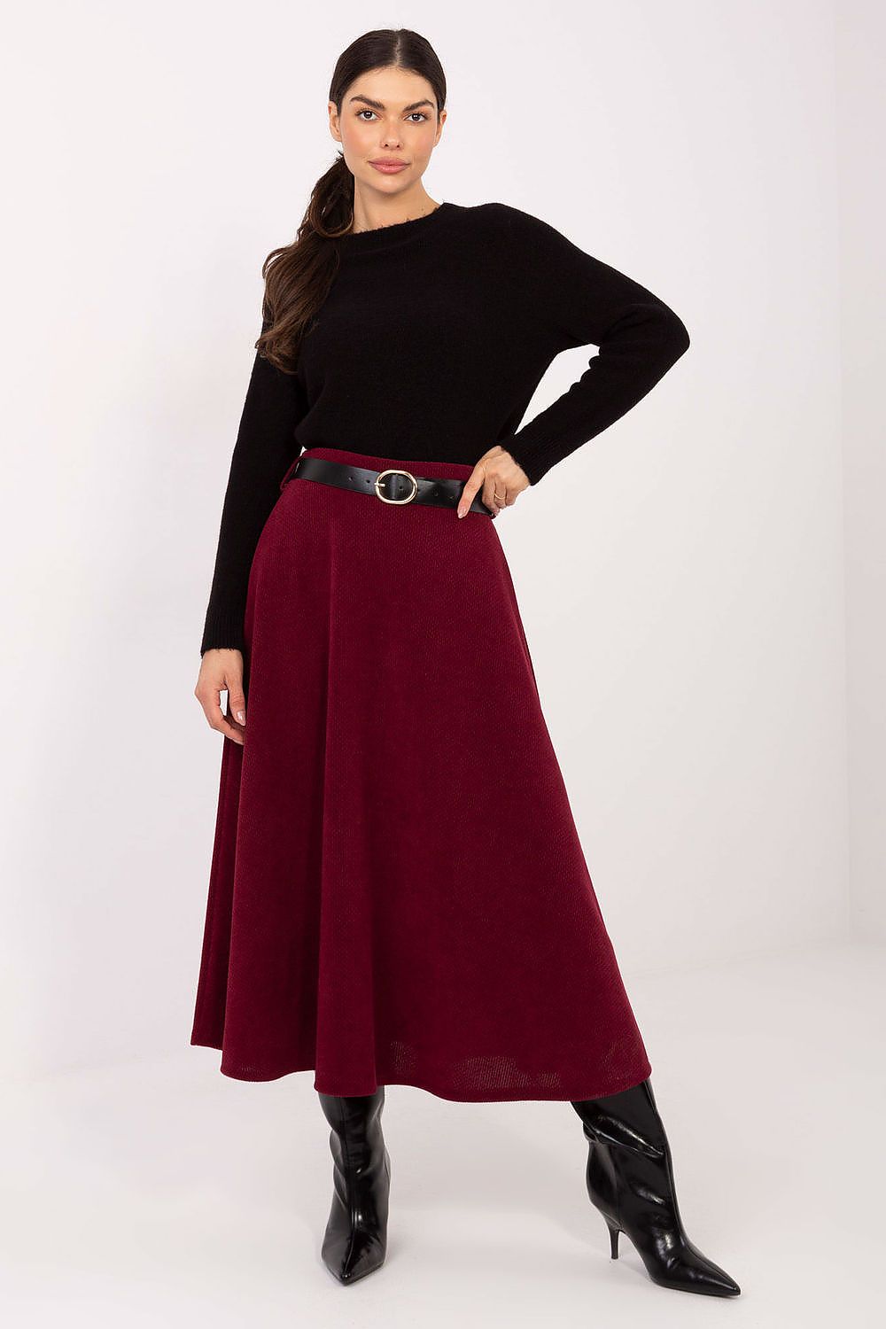 Fashionable display of the Rue Paris midi skirt in a sophisticated setting, emphasising its versatility and classic style.