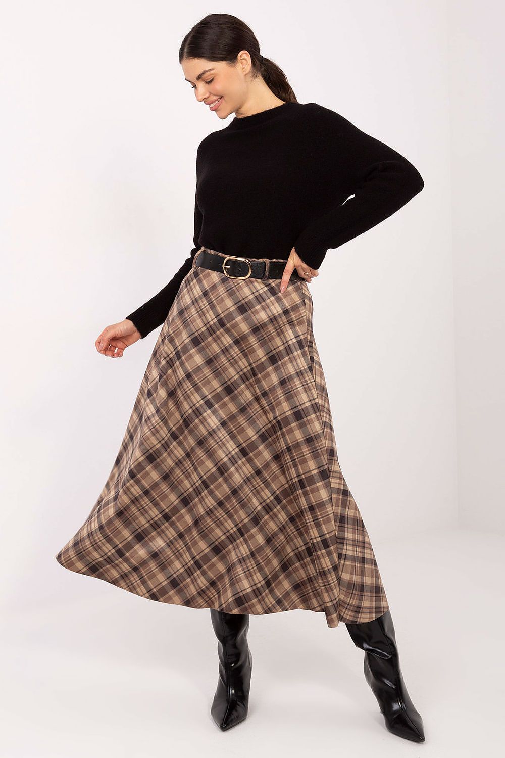 Classy plaid cotton skirt by Rue Paris, embodying luxury and comfort in a tailored fit for modern women.