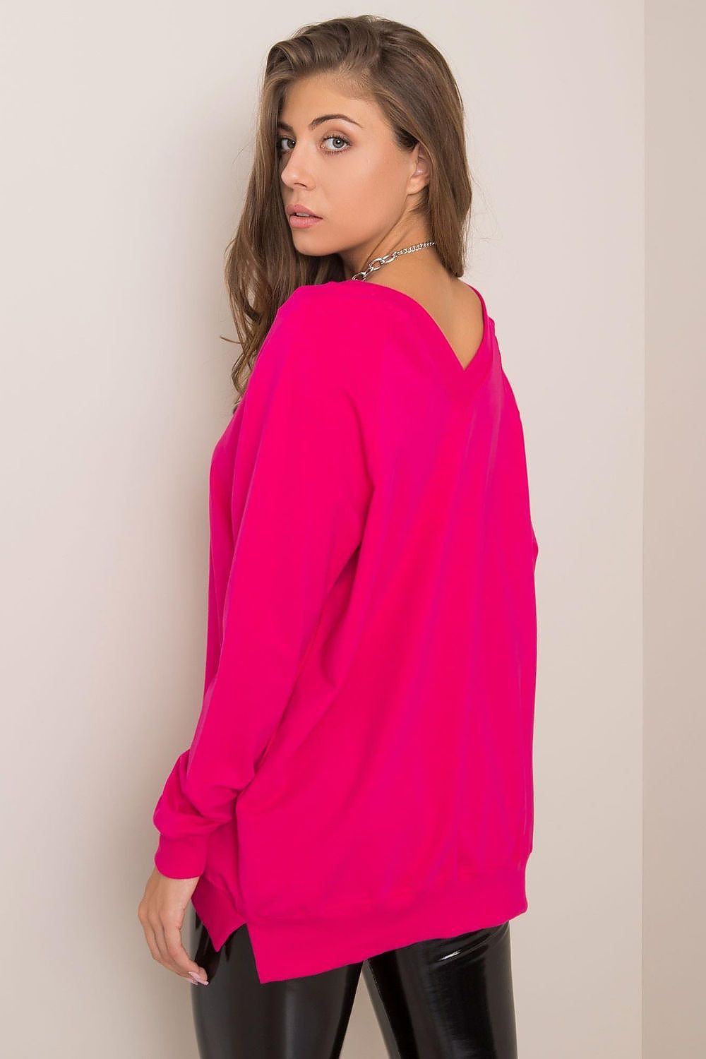 Elegant Rue Paris sweatshirt with a loose cut, ideal for creating fashionable everyday outfits for confident women.
