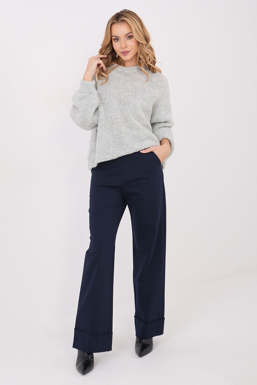 Stylish women's wide leg trousers featuring a comfortable elastic waistband by Rue Paris, perfect for both casual and work wear.