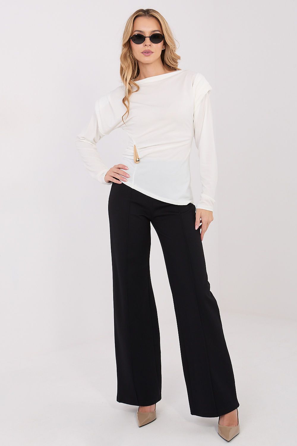 Sophisticated women's wide leg trousers by Rue Paris, crafted from a soft blend for a seamless fit, perfect for stylish outings and work environments.