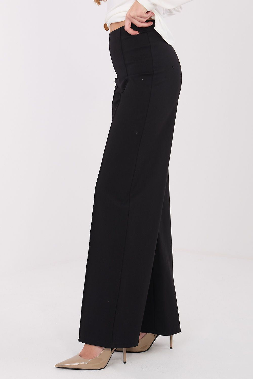 Luxurious women's wide leg trousers by Rue Paris, designed for comfort with a minimalist style that enhances the figure and complements various outfits.