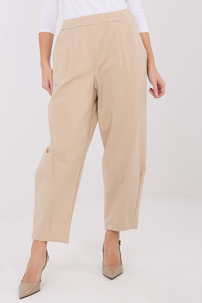 Elegant high-waisted women's trousers by Rue Paris, showcasing a timeless design with comfortable fit and tapered legs.