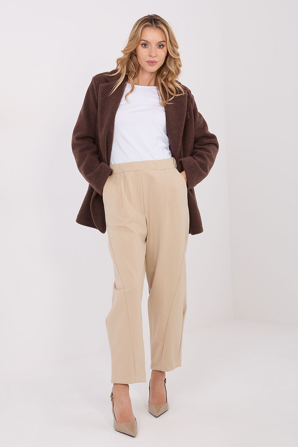 Stylish casual trousers by Rue Paris, featuring a high waist and functional side pockets for a refined look.