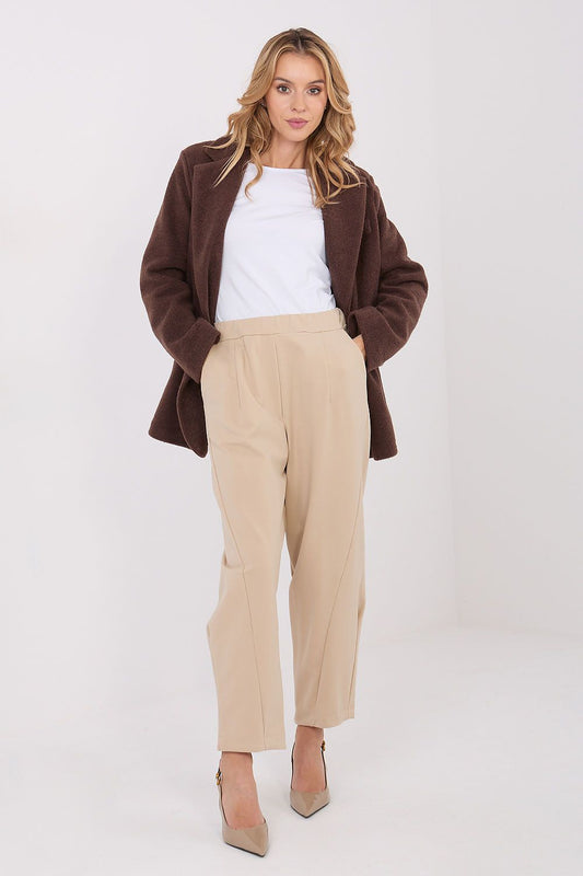 Stylish casual trousers by Rue Paris, featuring a high waist and functional side pockets for a refined look.
