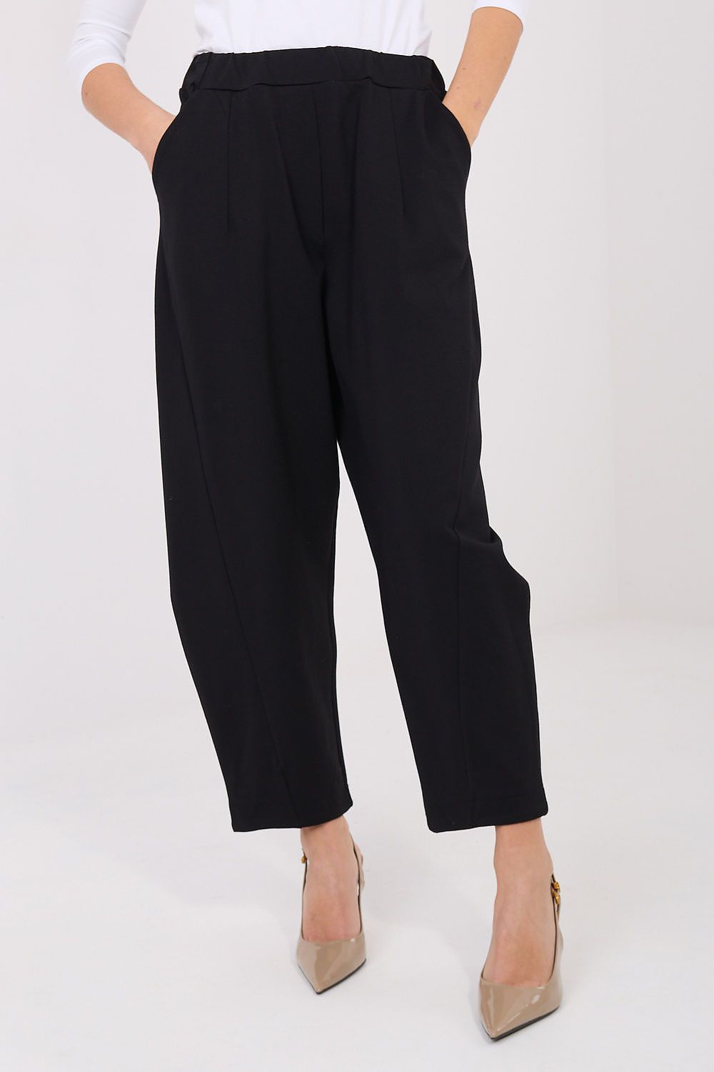 Back view of Rue Paris high-waisted women's trousers with practical side pockets, emphasising minimalistic elegance for everyday wear.