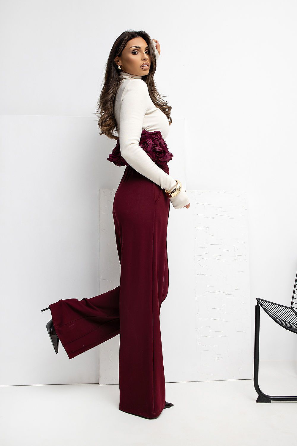 Elegant Rue Paris Women's High Waist Wide Leg Tracksuit Trousers displayed in size S/M, highlighting the contemporary cut and ergonomic fit for ultimate comfort.