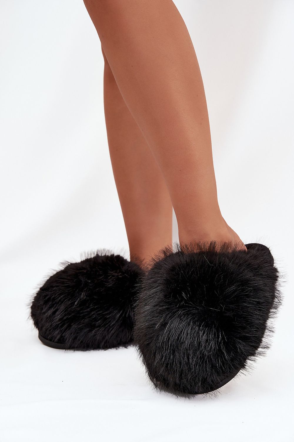 Step in Style women's fur slippers in EU sizes 36 to 41, perfect for warmth and chic home aesthetics on cold days.