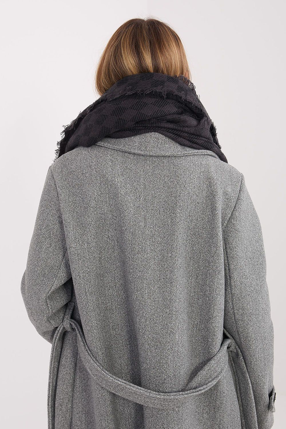 Stylish model wearing a large 148x148cm viscose-wool shawl by AT with fringes, demonstrating versatile ways to drape the elegant piece.