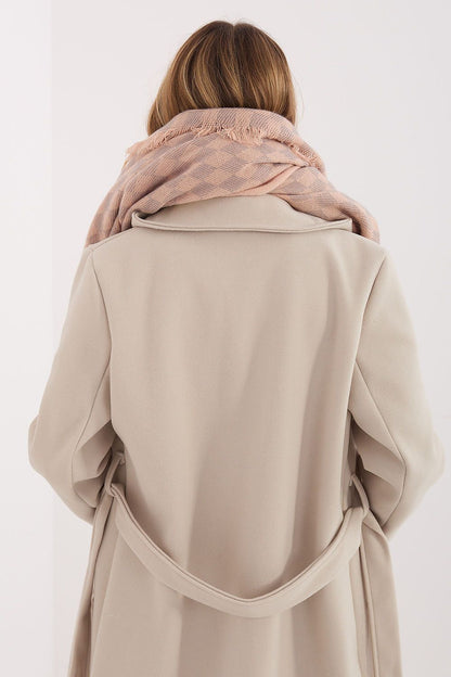 Stylish model wearing the 148x148cm shawl by AT, demonstrating its versatility as a sophisticated accessory.