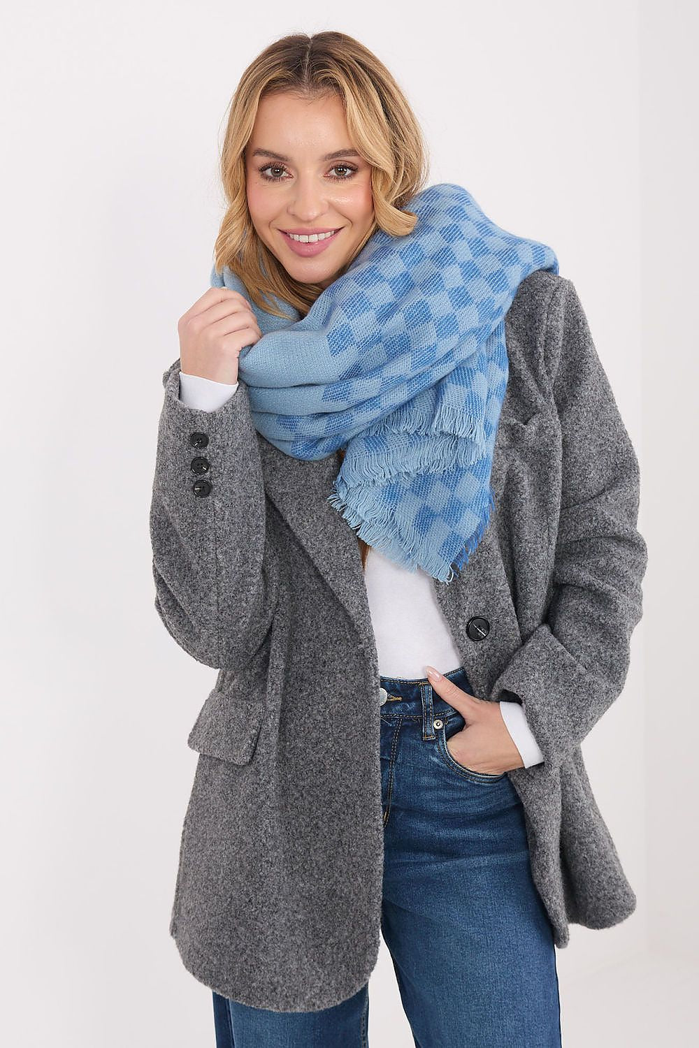 Elegantly draped 148x148cm shawl by AT in a stylish geometric design, ideal for sophisticated outfits.