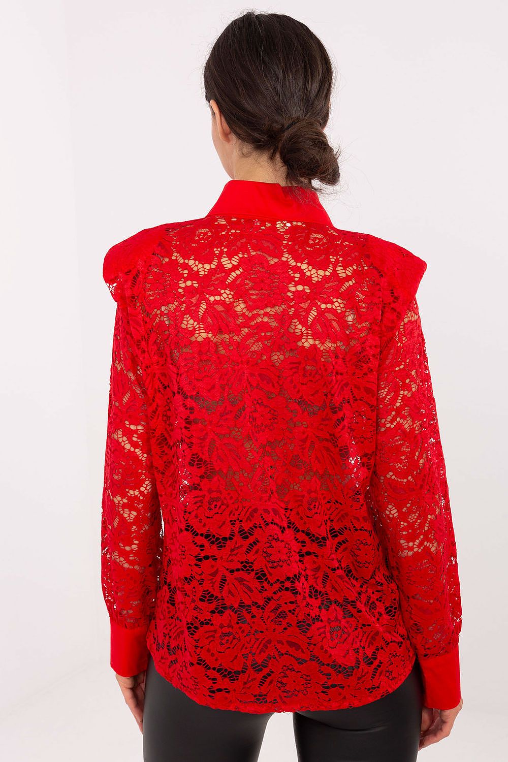 Stylish and sophisticated Italy Moda women's shirt with long sleeves, adorned with a unique brooch accent for an elegant touch.