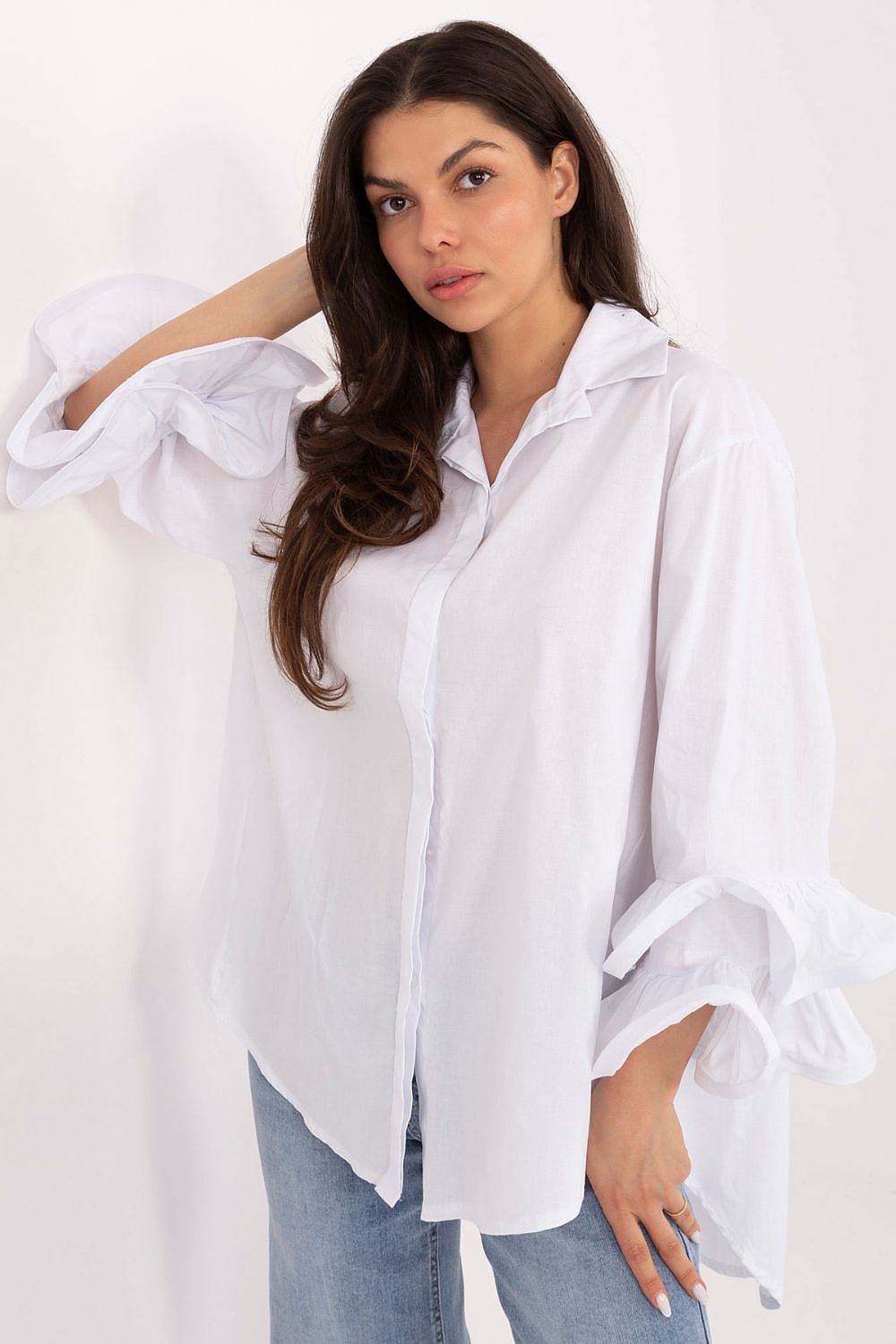 Close-up of the ruffled sleeves on Italy Moda's elegant cotton shirt, highlighting luxurious fabric and refined details, perfect for formal styling.