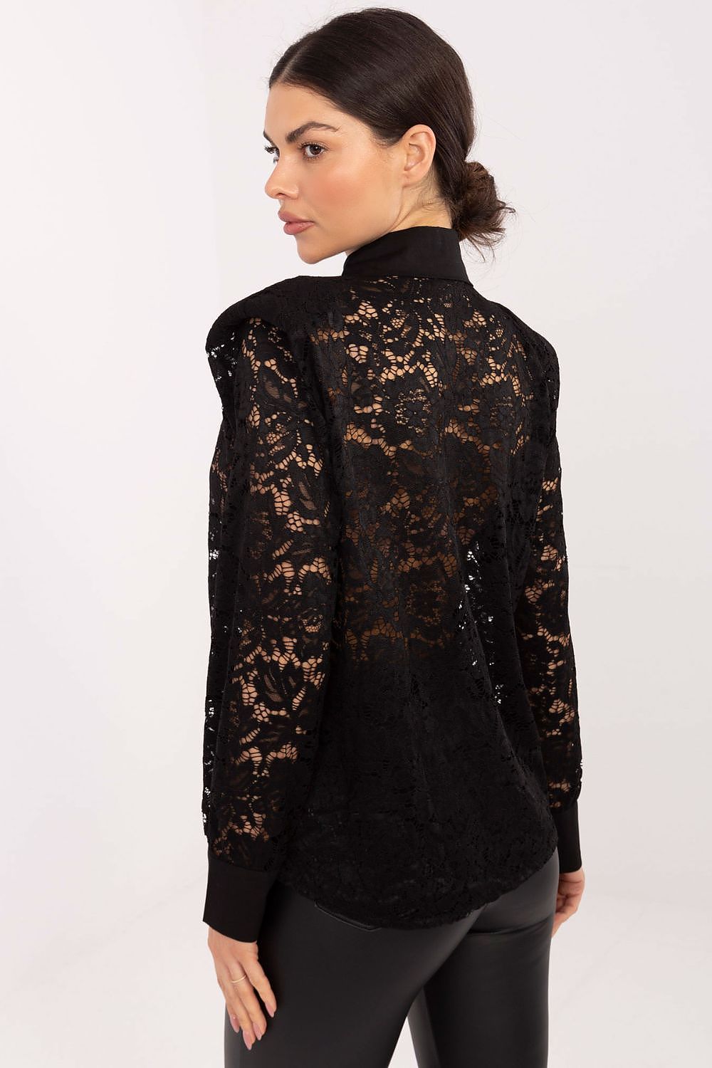 The classic collar and button fastening of the Italy Moda long sleeve lace shirt highlight its timeless elegance for work or formal events.