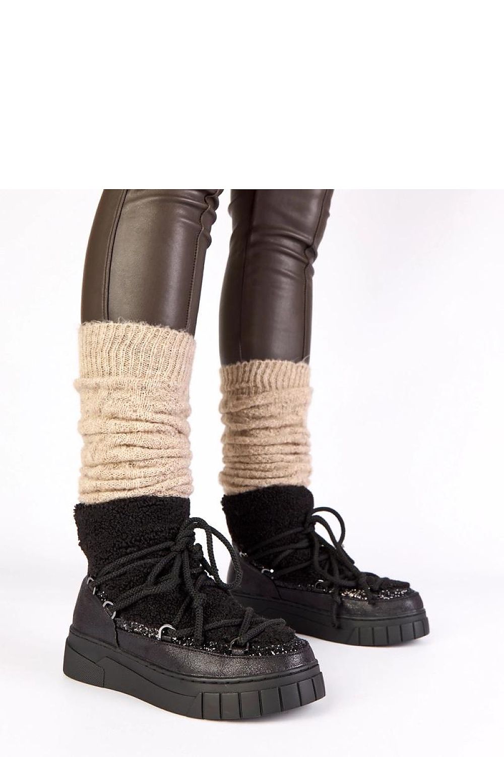 Elegant Solea women's black snow boots with luxurious brocade fur lining, perfect for winter style and comfort in EU sizes 36-41.