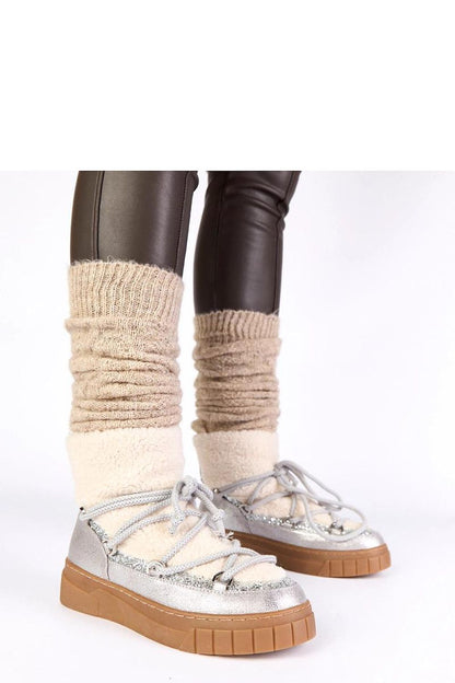 Solea snow boots in black, with a sturdy sole and brocade fur, designed for winter adventures while maintaining a chic look.