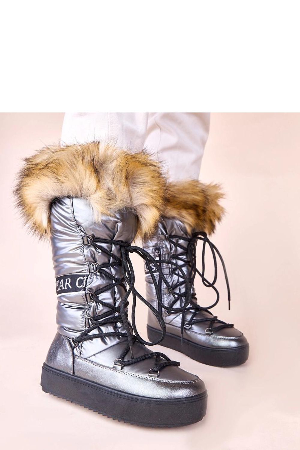 Elegant silver Malida Eskimo snow boots with plush fur lining, designed by Solea for women's comfort and style in winter.
