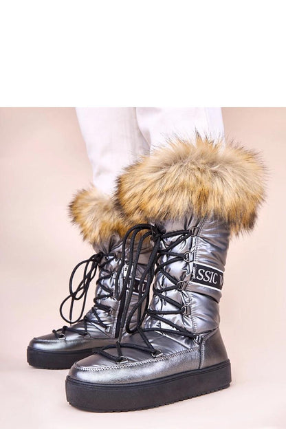 Close-up of Solea Malida silver Eskimo snow boots showcasing luxurious fur detail, ideal for snowy weather and fashionable outings.
