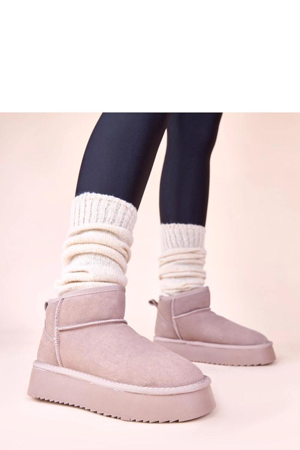 Solea women’s grey suede snow boots Armona, featuring a chic design, exceptional insulation, and durability, perfect for winter elegance and comfort. Available in sizes EU 36-41.