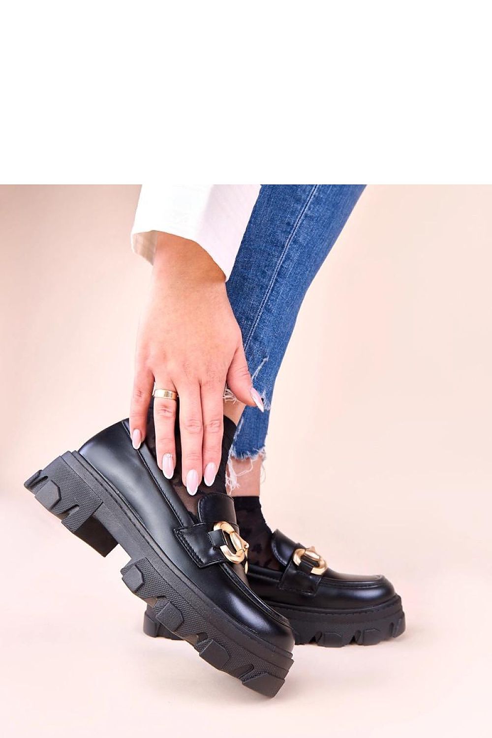 Elegant black women’s moccasins with luxurious gold decoration by Solea, showcasing style and comfort, ideal for both casual and formal outfits.