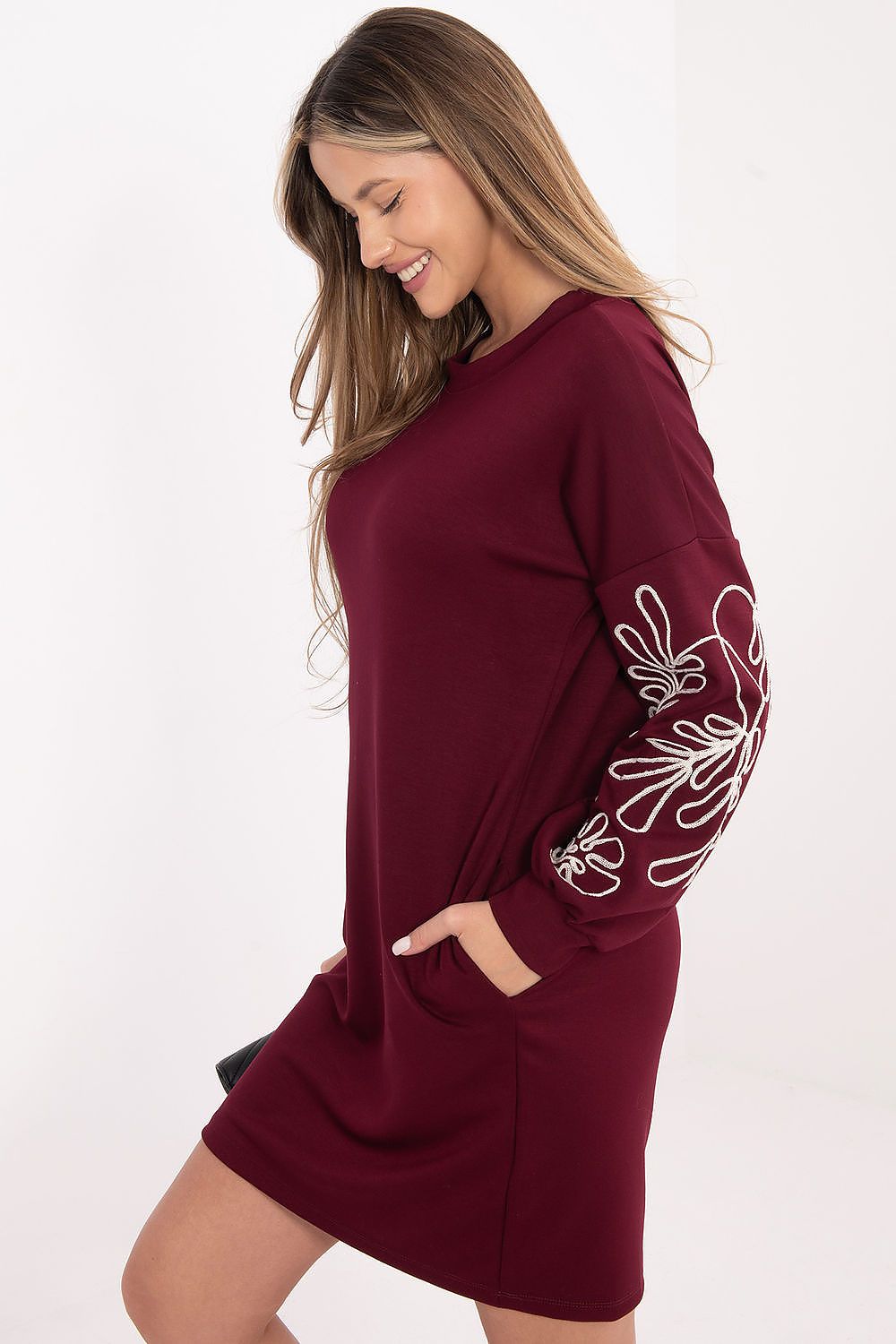 Close-up of the delicate embroidery on the sleeves of the Rue Paris elegant casual daydress, showcasing its unique feminine character and luxury details.