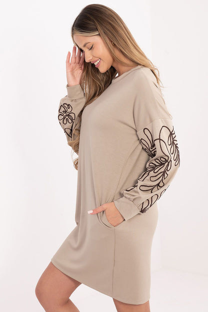 Chic and comfortable daydress by Rue Paris, made from a soft viscose-elastane blend with convenient side seam pockets.