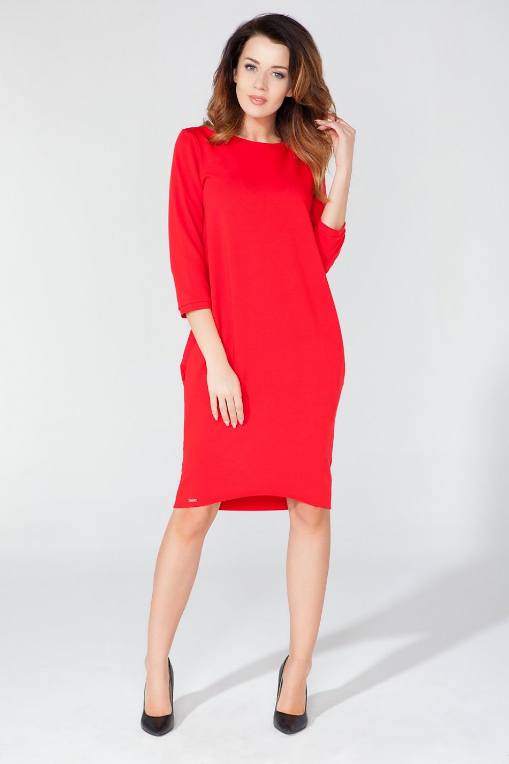 Tessita luxurious knitted dress with pockets, showcasing a tuba cut and 3/4 sleeves.