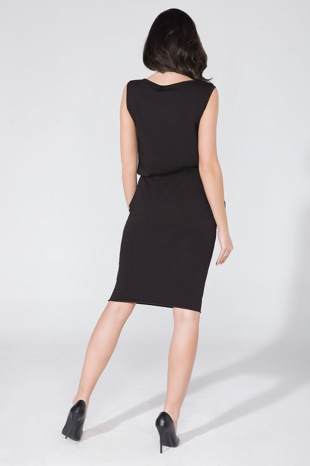 Tessita luxurious knitwear daydress featuring concealed pockets and waist definition, displayed elegantly in a flattering fit.