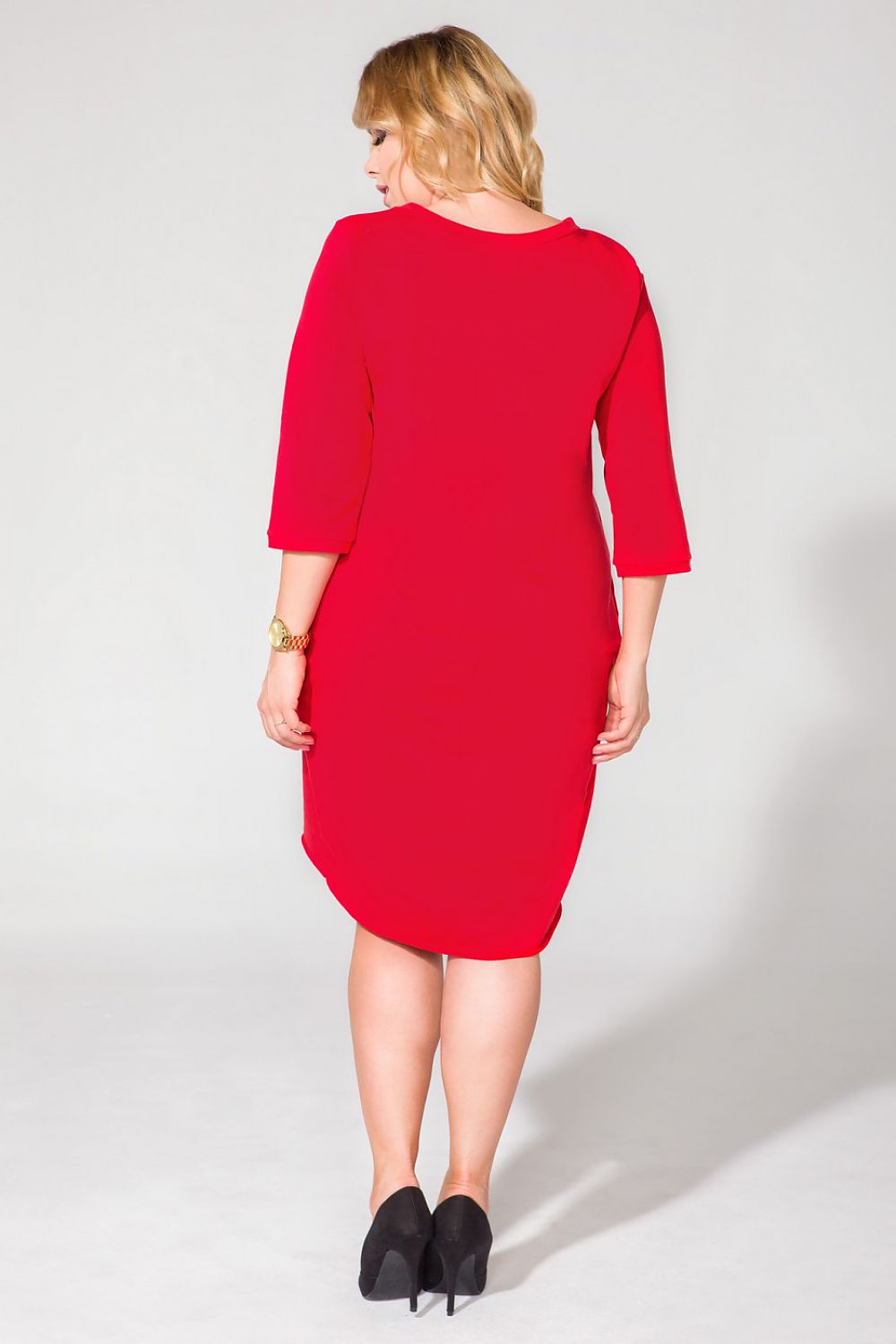 Chic tuba cut dress by Tessita, crafted from fine materials with elegant pockets and 3/4 sleeves.