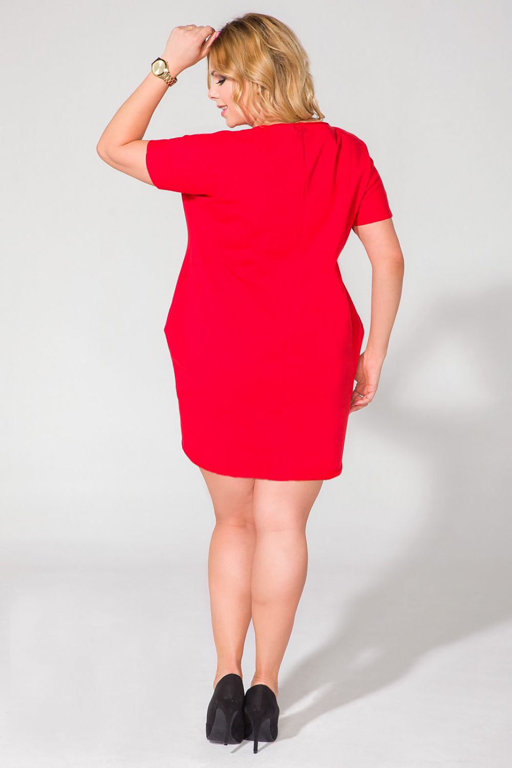 Tessita Daydress in a chic setting, illustrating its versatility and stylish appeal for any occasion.